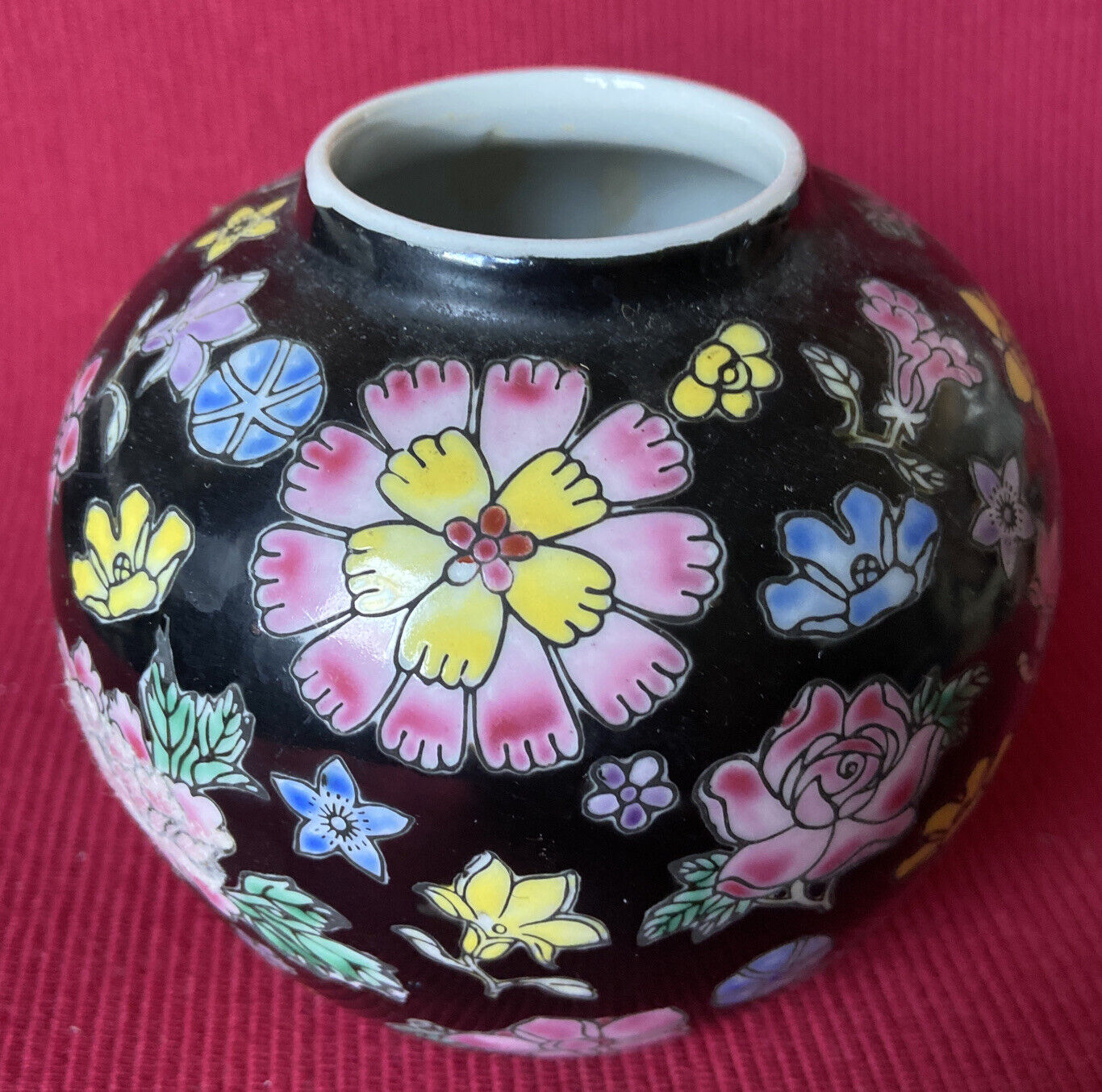 Chinese Style Jar 5 Colors On Black Base