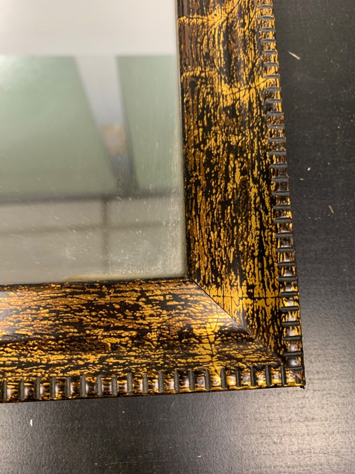 Miroir avec cadre décoré 