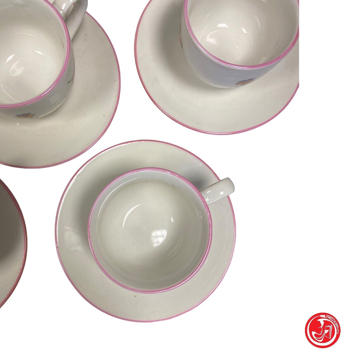 Set of tea cups and saucers 