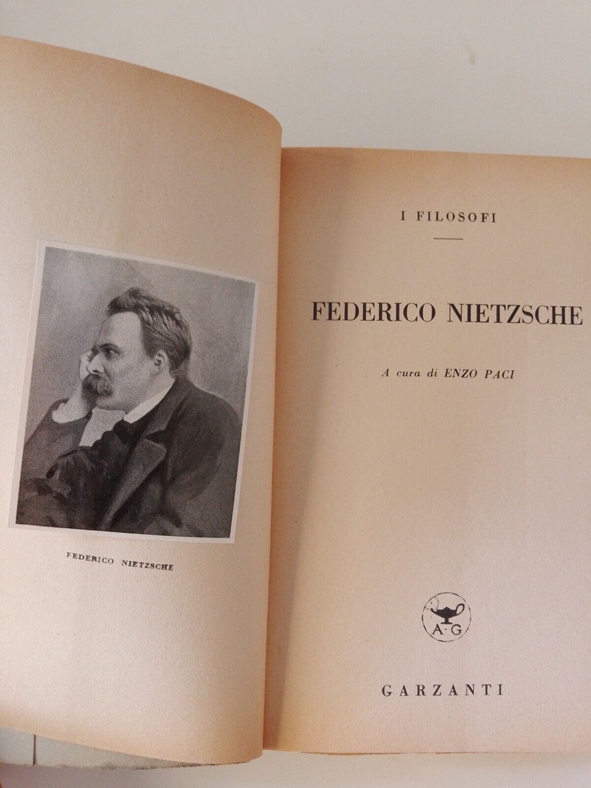 Nietzsche, édité par E. Paci, Garzanti, 1940