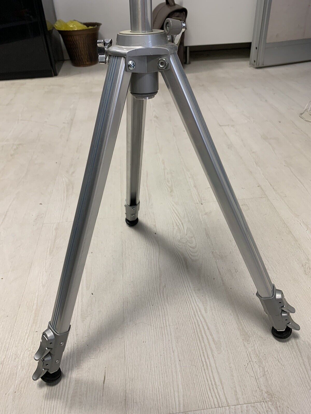 Professional Tripod Tripod Vivitar