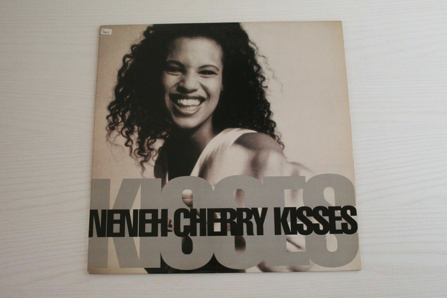 Neneh Cherry ‎– Kisses On The Wind