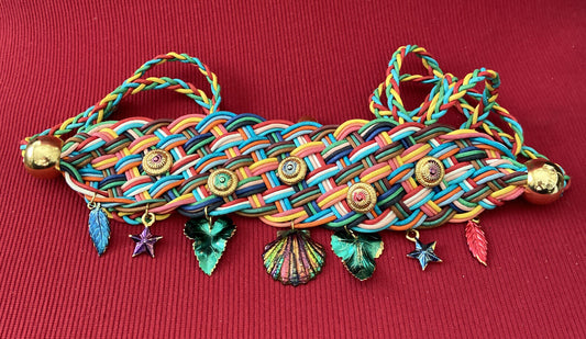 Belle ceinture multicolore avec pendentifs