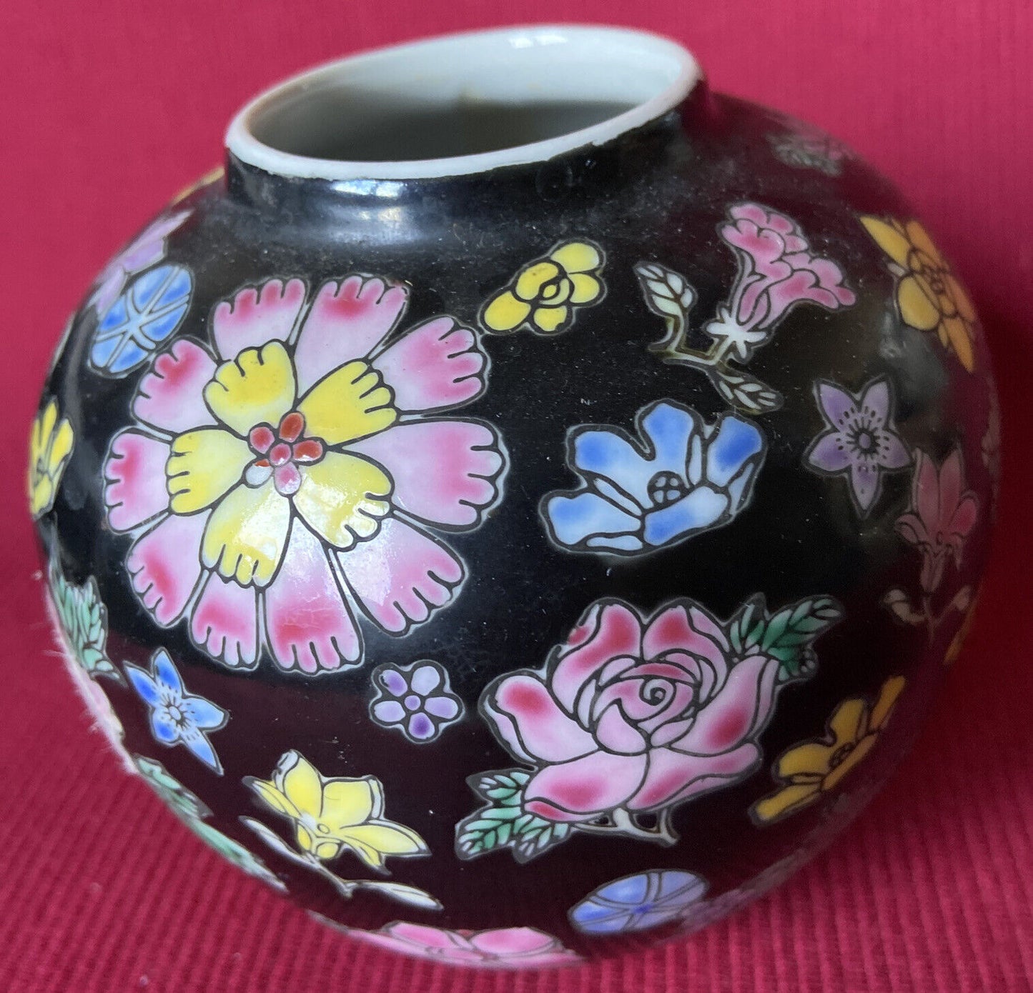 Chinese Style Jar 5 Colors On Black Base