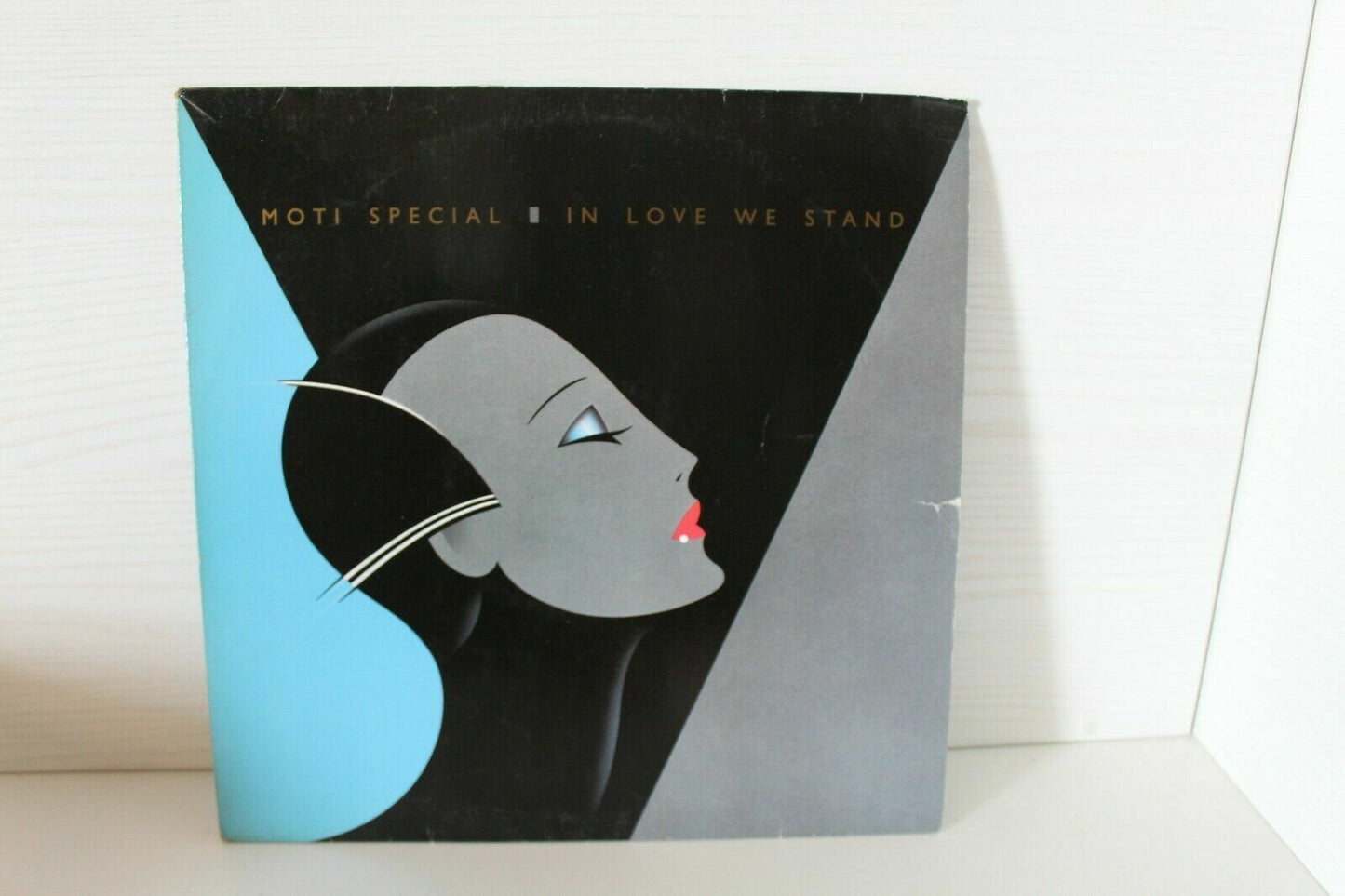 Moti Special – In Love We Stand