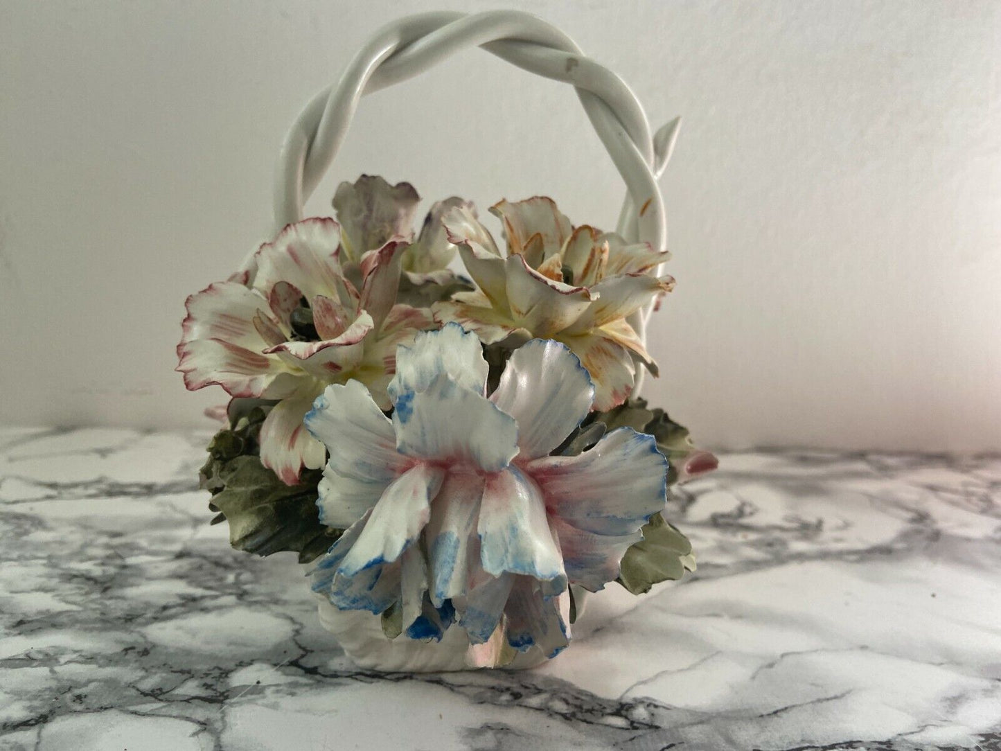 Art and antiques - CAPODIMONTE - Basket of flowers