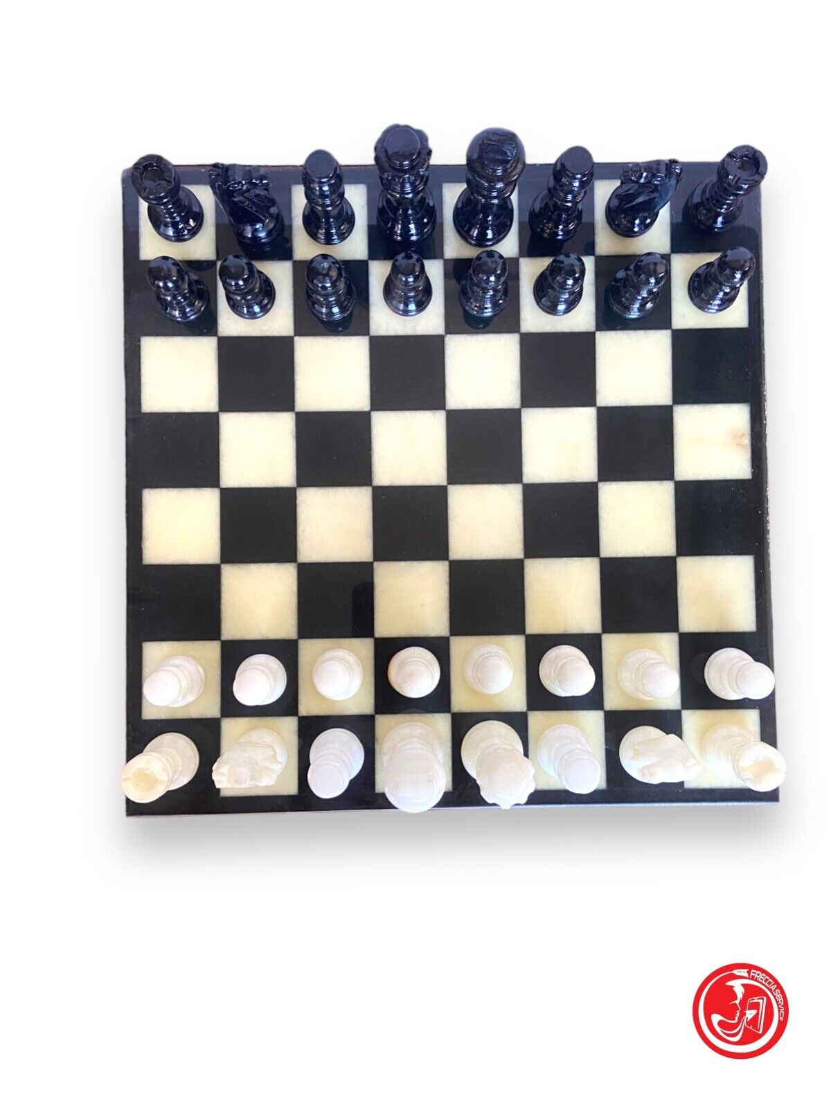 Chessboard with complete pieces 