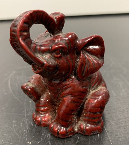 Souvenir d'éléphant rouge