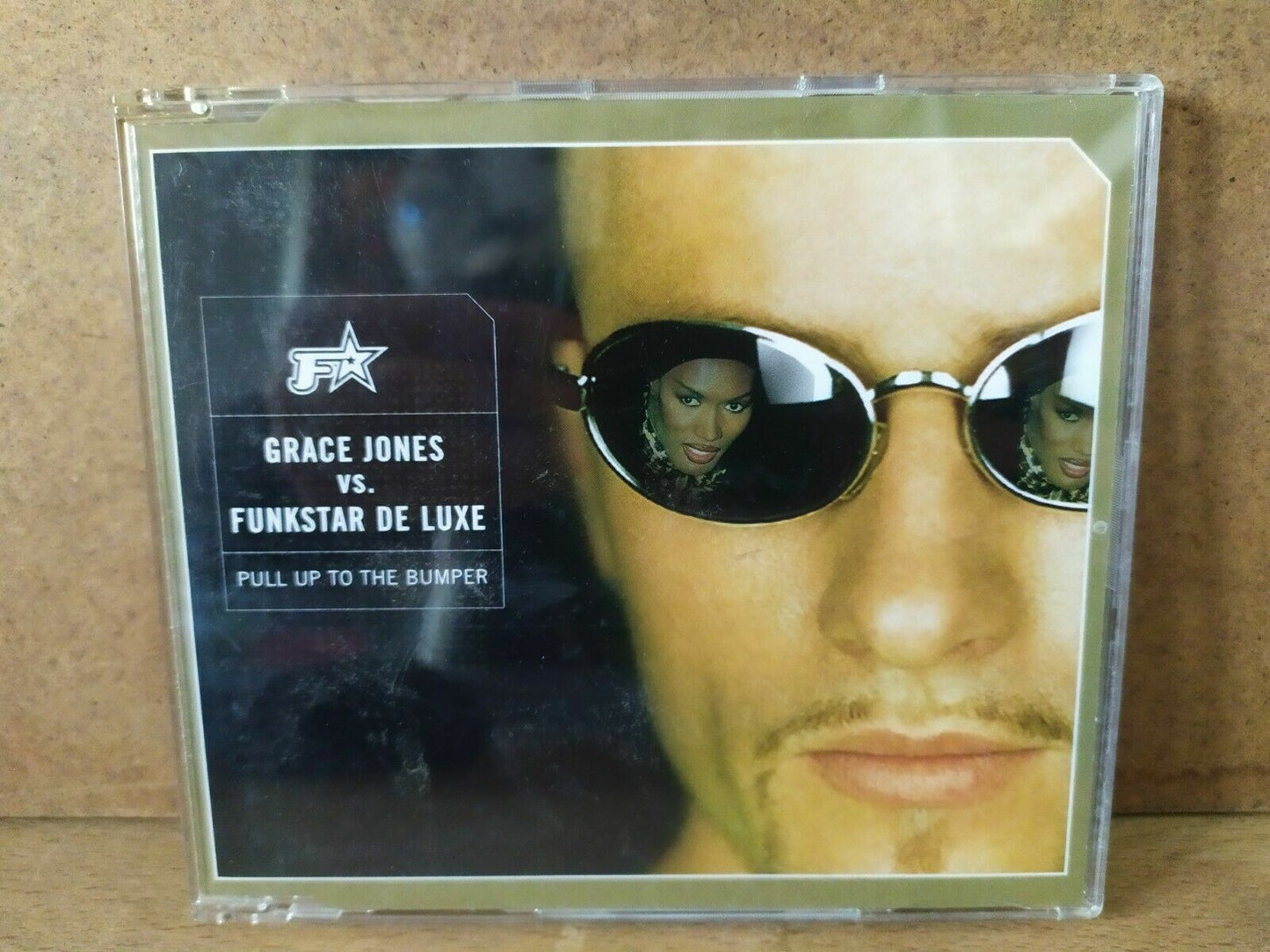 Grace Jones Vs. Funkstar De Luxe – Pull Up To The Bumper