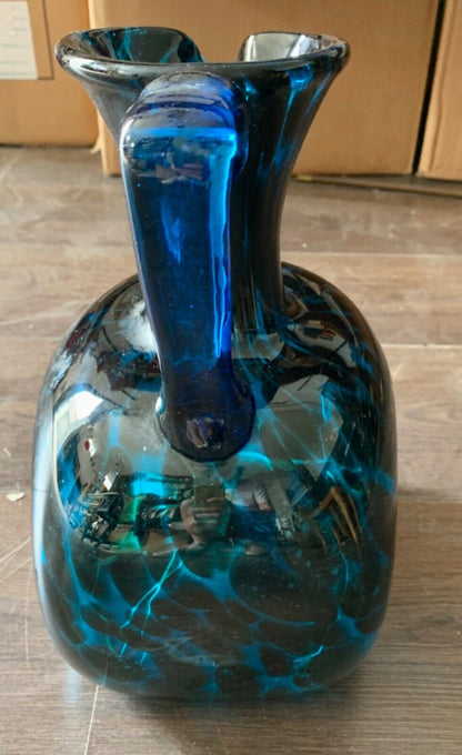 Vase en verre bleu