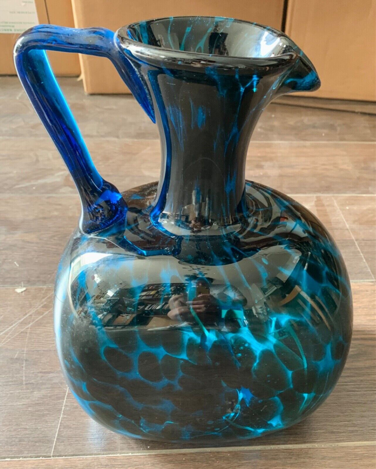 Vase en verre bleu