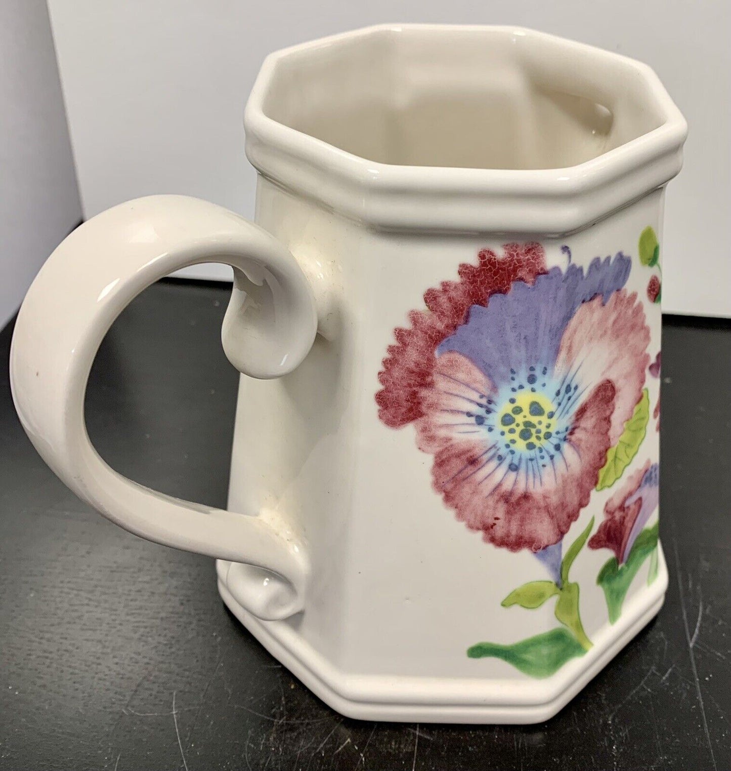 Caraffa in ceramica decorata