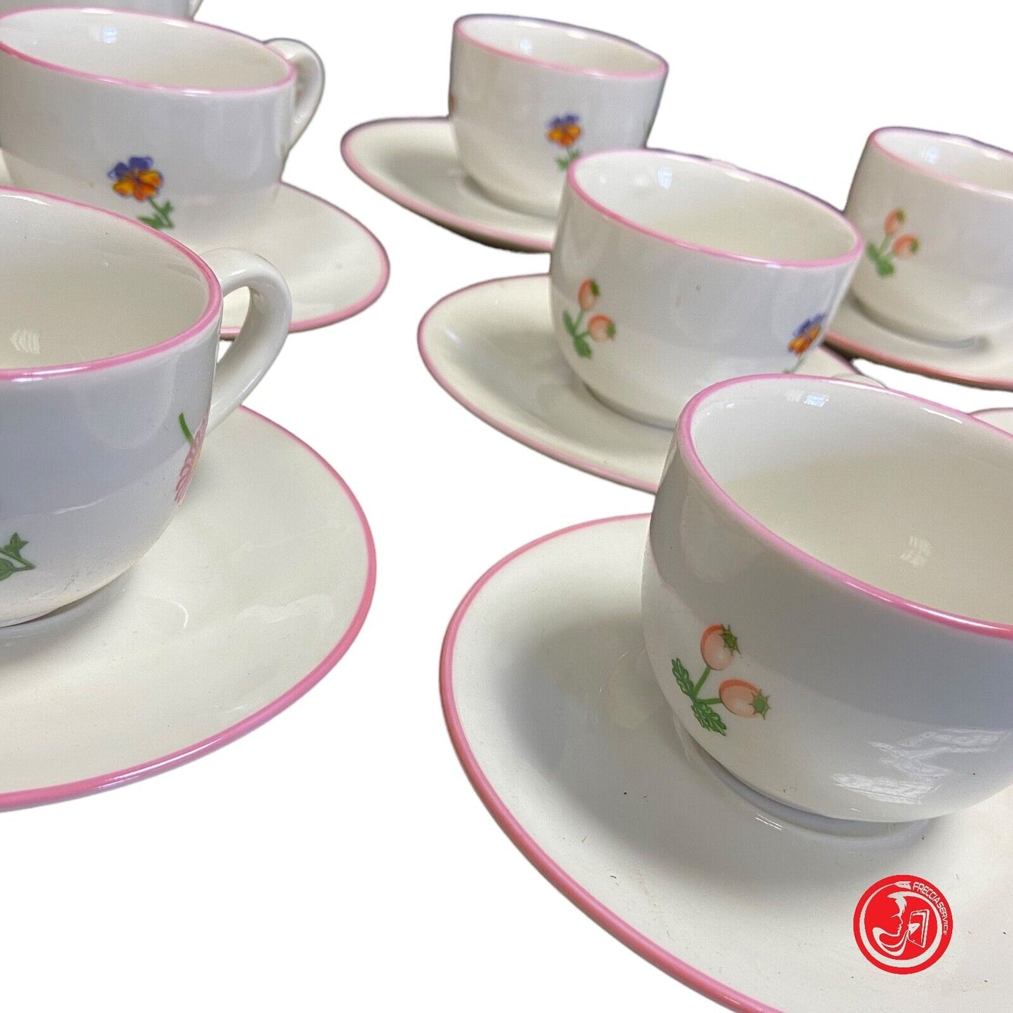 Set of tea cups and saucers 